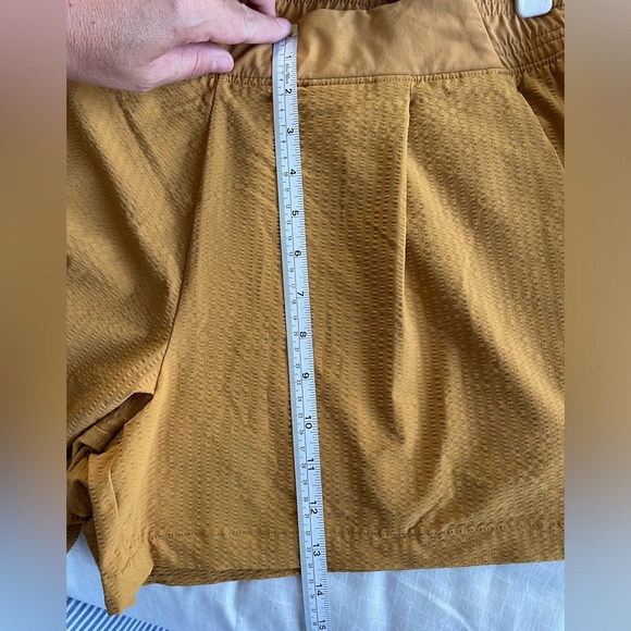 Athleta textured Brooklyn shorts - Picture 4 of 6